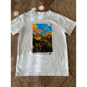 Nike Boys White T shirt Large California Poppy Print 100% cotton